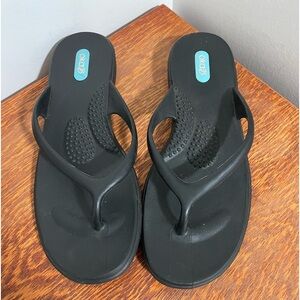 OKA.B- black flip flops,medium